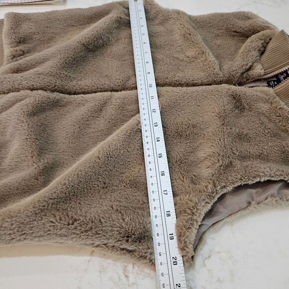 Questions Faux Fur Vest Medium Zip Front Mock Neck Tan - Picture 9 of 10